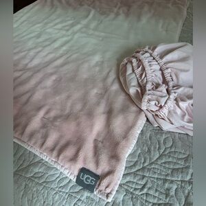 Uggs pink crib set (fitted sheet and blanket)